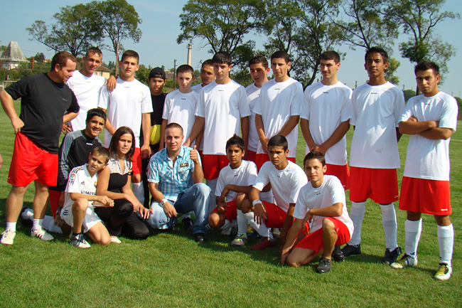 A csapat LL Juniorral